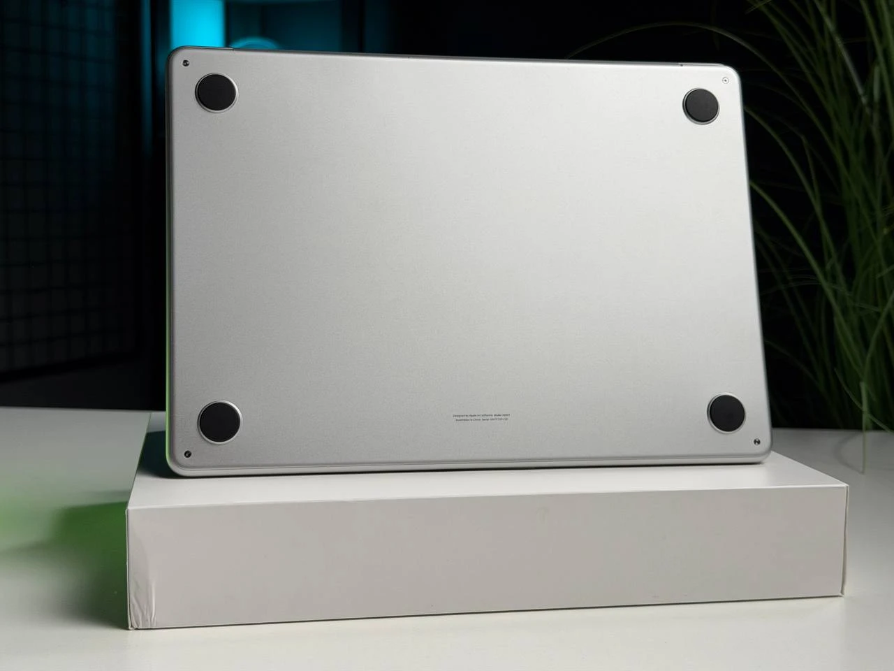 ВЖИВАНИЙ Б/У MacBook Air 13.6" Silver 2022 (MLY03) - Стан: гарний | Акумулятор: 100% | Комплектація: повний | Гарантія: 3 міс.