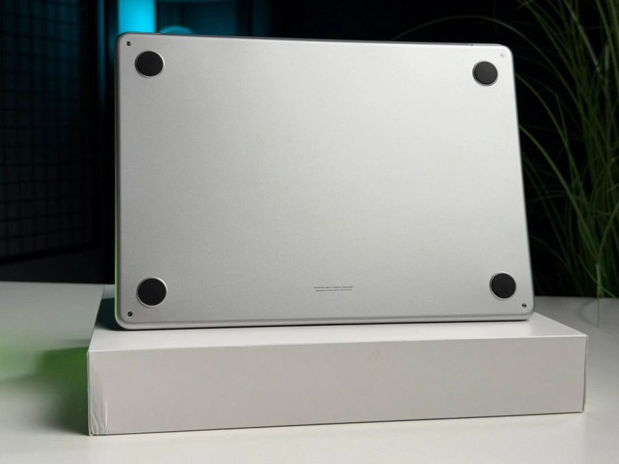 ВЖИВАНИЙ Б/У MacBook Air 13.6" Silver 2022 (MLY03) - Стан: гарний | Акумулятор: 100% | Комплектація: повний | Гарантія: 3 міс.