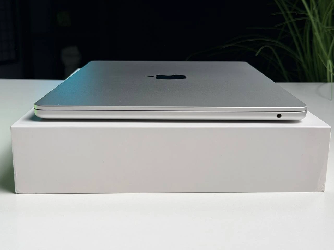 ВЖИВАНИЙ Б/У MacBook Air 13.6" Silver 2022 (MLY03) - Стан: гарний | Акумулятор: 100% | Комплектація: повний | Гарантія: 3 міс.