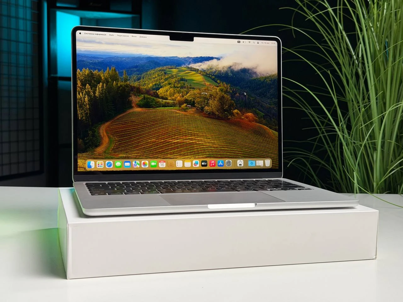 ВЖИВАНИЙ Б/У MacBook Air 13.6" Silver 2022 (MLY03) - Стан: гарний | Акумулятор: 100% | Комплектація: повний | Гарантія: 3 міс.