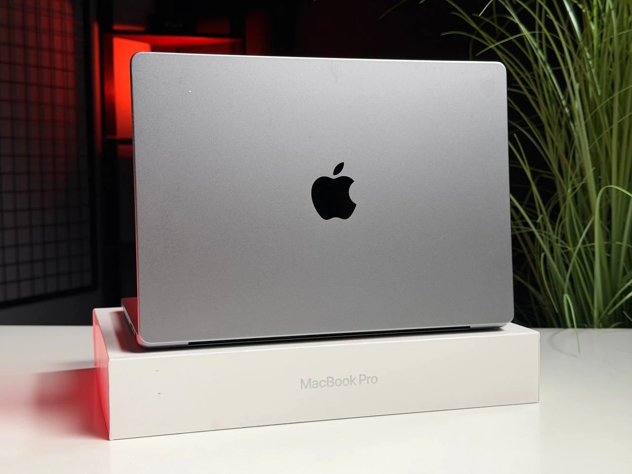 ВЖИВАНИЙ Б/У MacBook Pro 14" M1 Pro/10CPU/16GPU/16GB/1TB Space Gray 2021 (MKGQ3) - Состояние: удовлетворительный | Аккумулятор: 81% | Комплектация: полный | Гарантия: 3 мес.