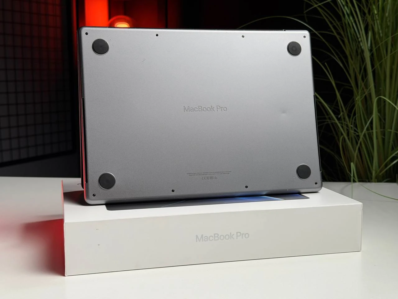 ВЖИВАНИЙ Б/У MacBook Pro 14" M1 Pro/10CPU/16GPU/16GB/1TB Space Gray 2021 (MKGQ3) - Состояние: удовлетворительный | Аккумулятор: 81% | Комплектация: полный | Гарантия: 3 мес.