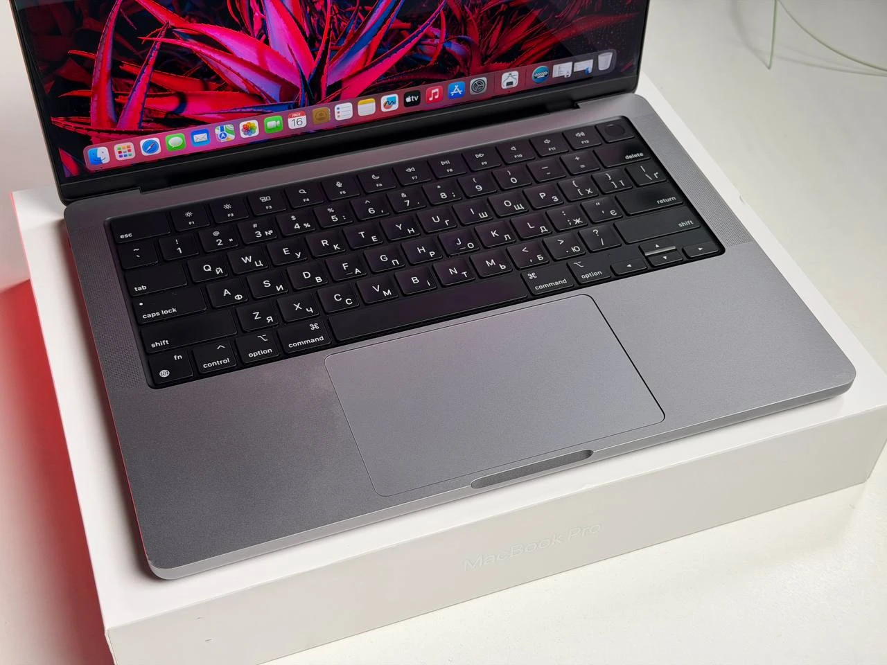 ВЖИВАНИЙ Б/У MacBook Pro 14" M1 Pro/10CPU/16GPU/16GB/1TB Space Gray 2021 (MKGQ3) - Состояние: удовлетворительный | Аккумулятор: 81% | Комплектация: полный | Гарантия: 3 мес.
