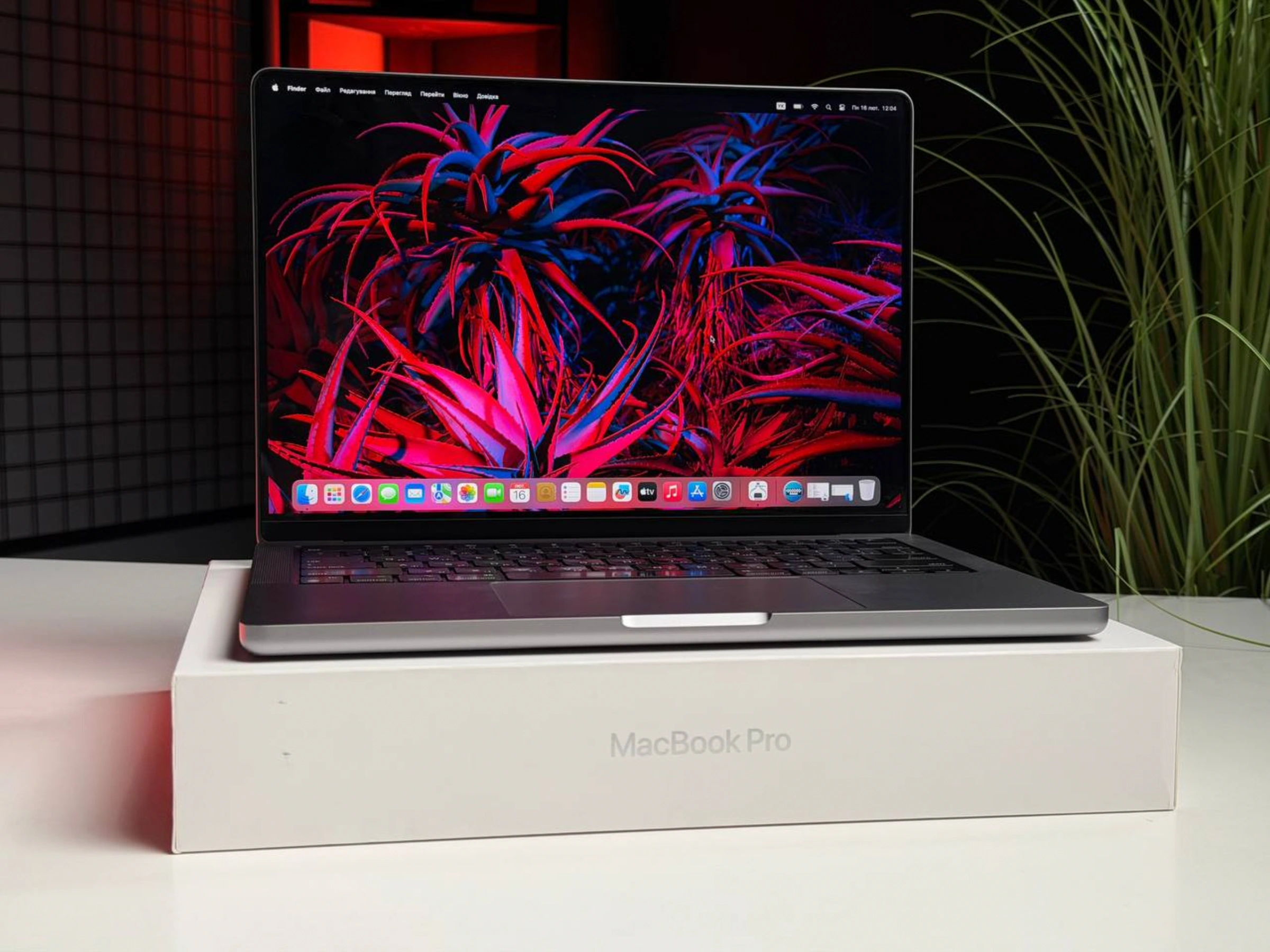 ВЖИВАНИЙ Б/У MacBook Pro 14" M1 Pro/10CPU/16GPU/16GB/1TB Space Gray 2021 (MKGQ3) - Состояние: удовлетворительный | Аккумулятор: 81% | Комплектация: полный | Гарантия: 3 мес.