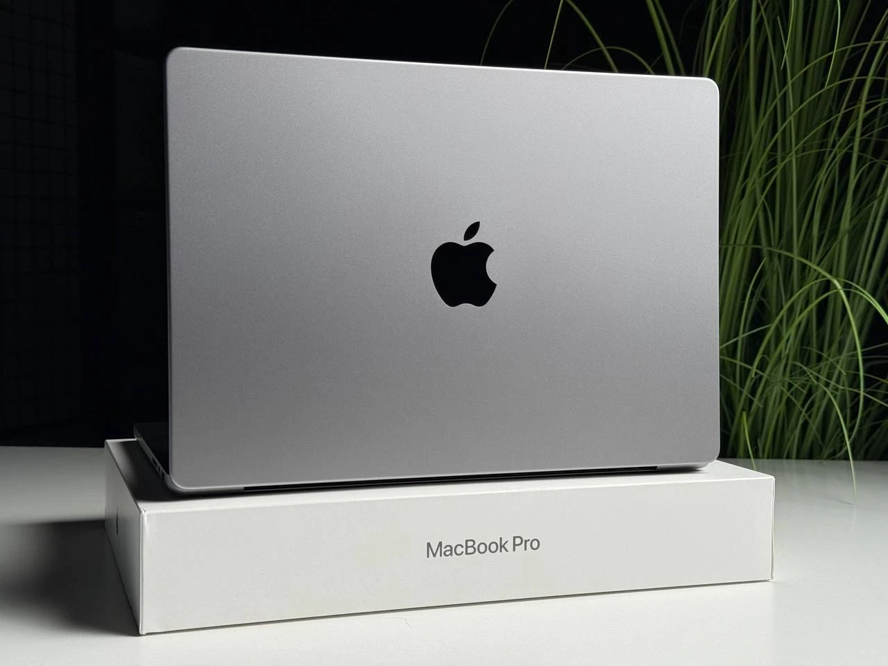 ВЖИВАНИЙ Б/У MacBook Pro 14" Space Gray (MKGP3) 2021 - Состояние: хороший | Аккумулятор: 91% | Комплектация: полный | Гарантия: 3 мес.