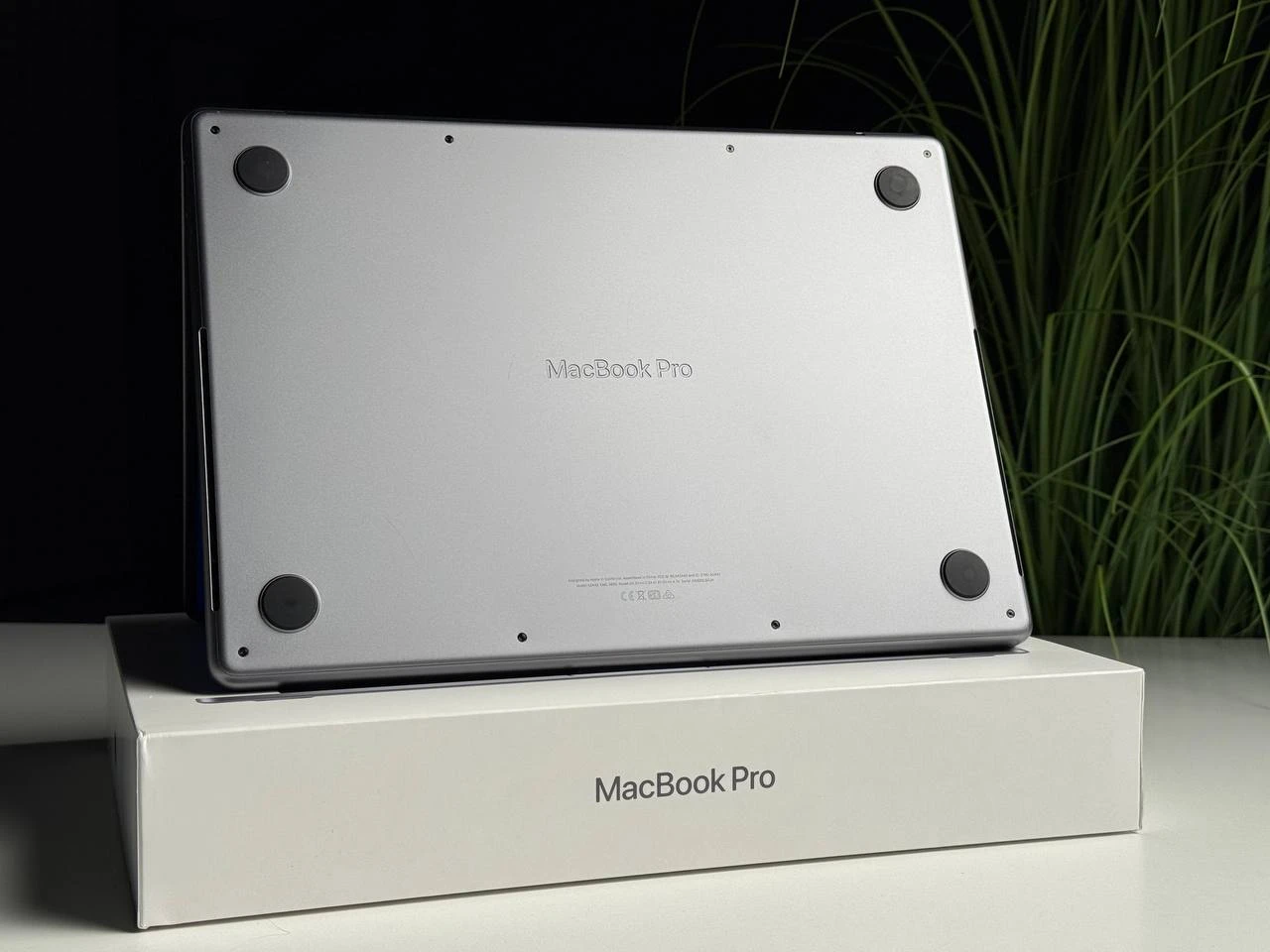 ВЖИВАНИЙ Б/У MacBook Pro 14" Space Gray (MKGP3) 2021 - Состояние: хороший | Аккумулятор: 91% | Комплектация: полный | Гарантия: 3 мес.