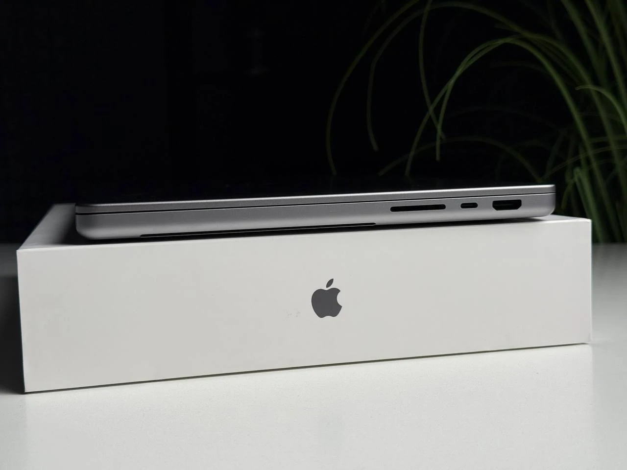 ВЖИВАНИЙ Б/У MacBook Pro 14" Space Gray (MKGP3) 2021 - Состояние: хороший | Аккумулятор: 91% | Комплектация: полный | Гарантия: 3 мес.