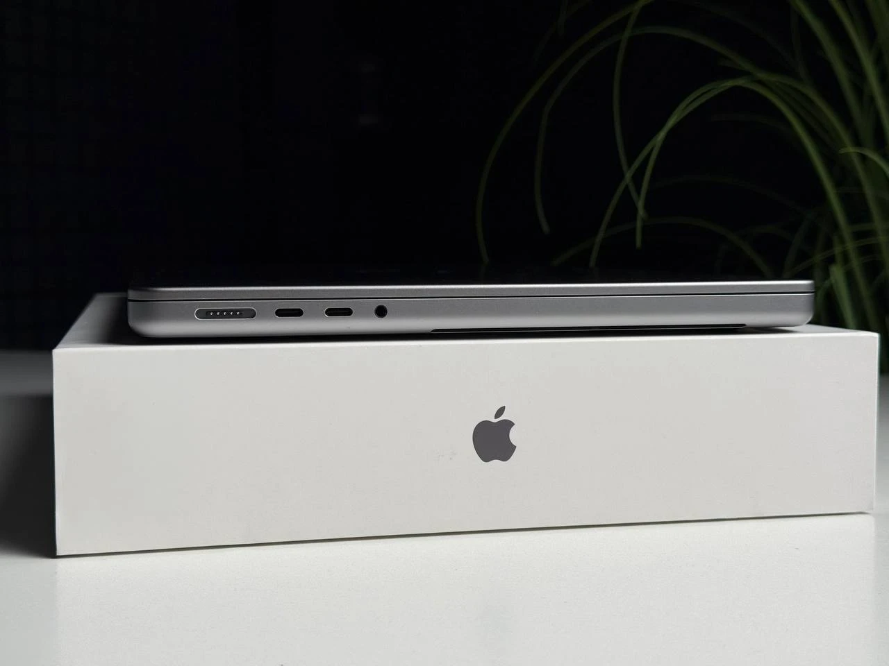 ВЖИВАНИЙ Б/У MacBook Pro 14" Space Gray (MKGP3) 2021 - Состояние: хороший | Аккумулятор: 91% | Комплектация: полный | Гарантия: 3 мес.