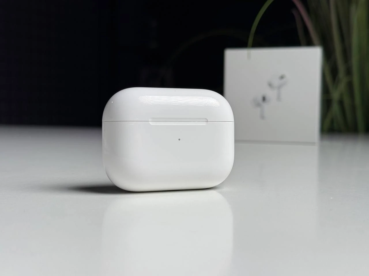 ВЖИВАНИЙ Б/У Навушники Apple AirPods Pro 2 with MagSafe Charging Case with Speaker (MQD83) - Стан: гарний | Комплектація: AirPods, коробка | Гарантія: 1 міс.