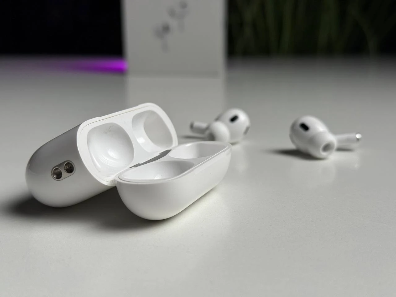 ВЖИВАНИЙ Б/У Навушники Apple AirPods Pro 2 with MagSafe Charging Case with Speaker (MQD83) - Стан: гарний | Комплектація: AirPods, коробка | Гарантія: 1 міс.