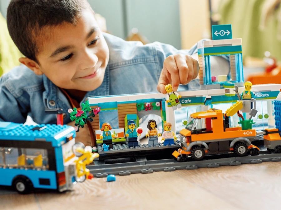 Блоковий конструктор LEGO City Залізнична станція (60335)