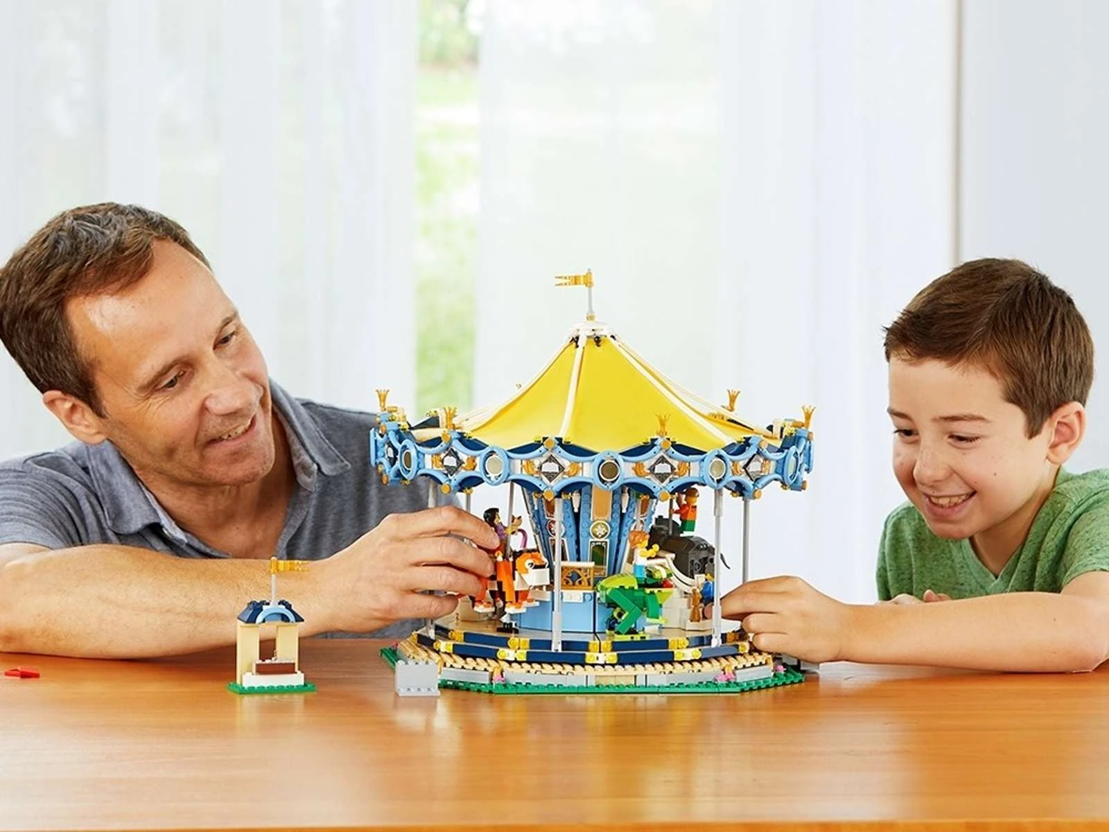 Блоковий конструктор LEGO Creator Карусель (10257)