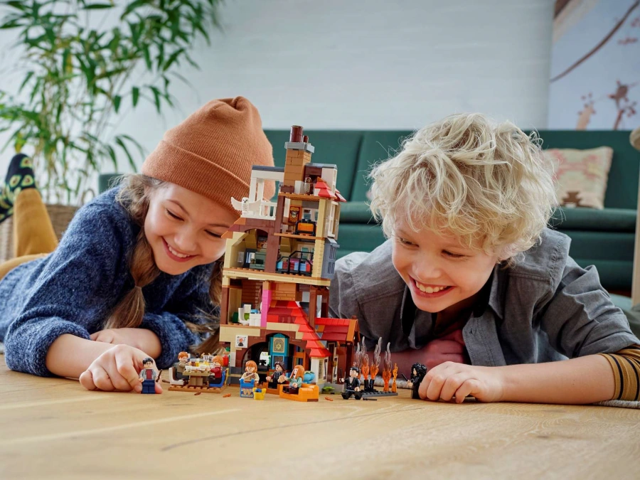 Блоковий конструктор Lego Harry Potter Напад на притулок (75980)