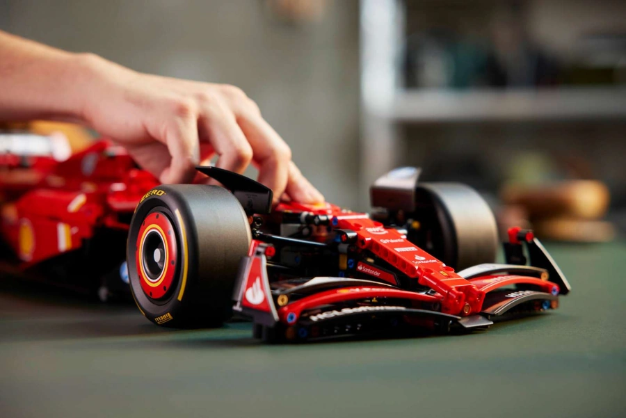 Блоковий конструктор LEGO Technic Автомобіль F1 Ferrari SF-24 (42207)