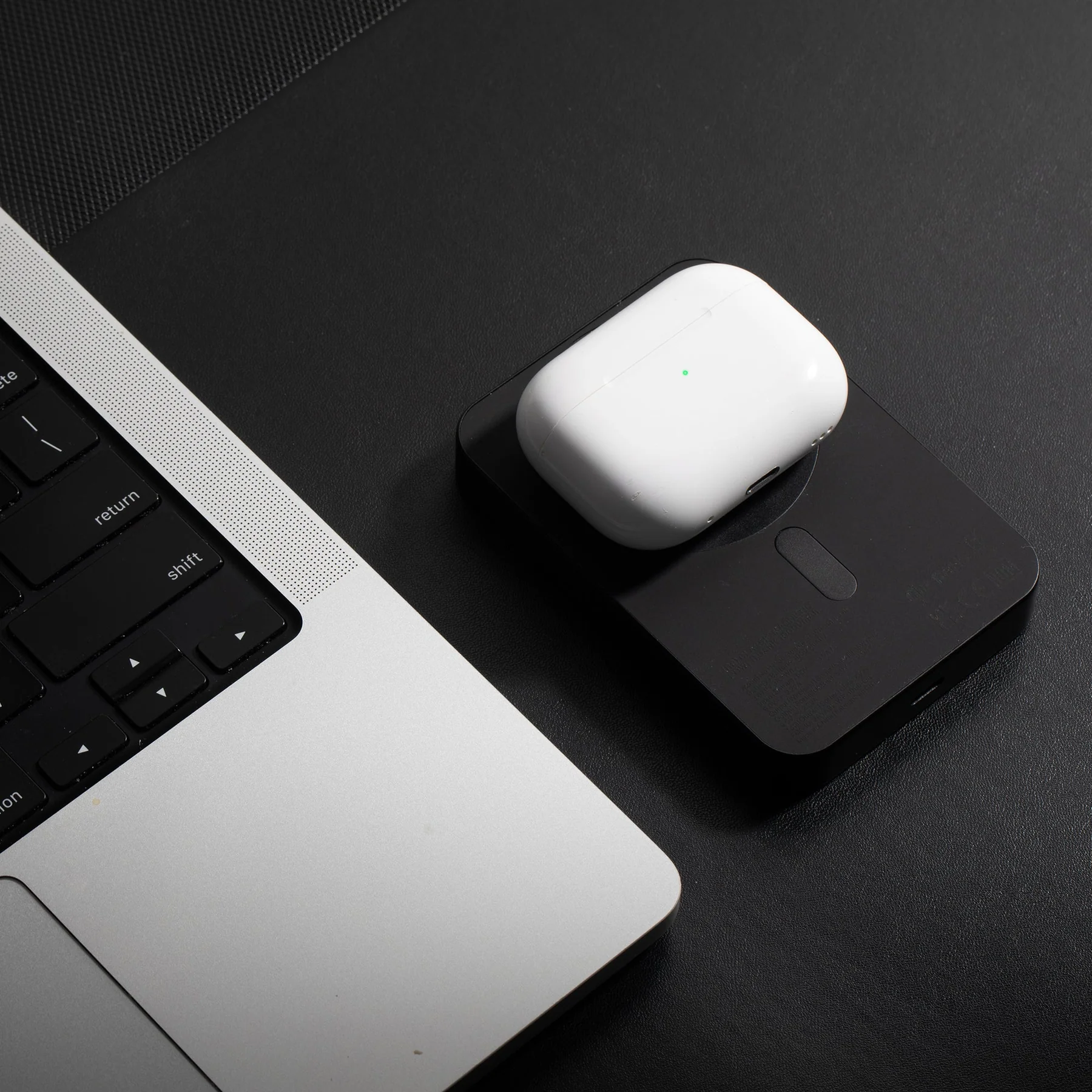 Магнітний павербанк Native Union (Re) Classic Magnetic Power Bank 10 000mAh - Tan (PB-10KMS-TAN)