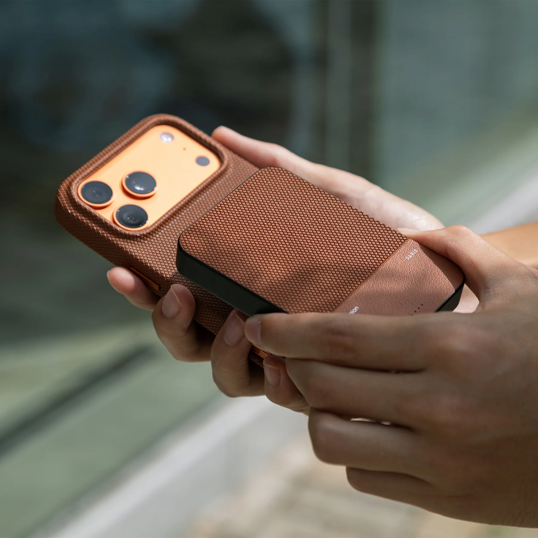 Магнітний павербанк Native Union (Re) Classic Magnetic Power Bank 10 000mAh - Tan (PB-10KMS-TAN)