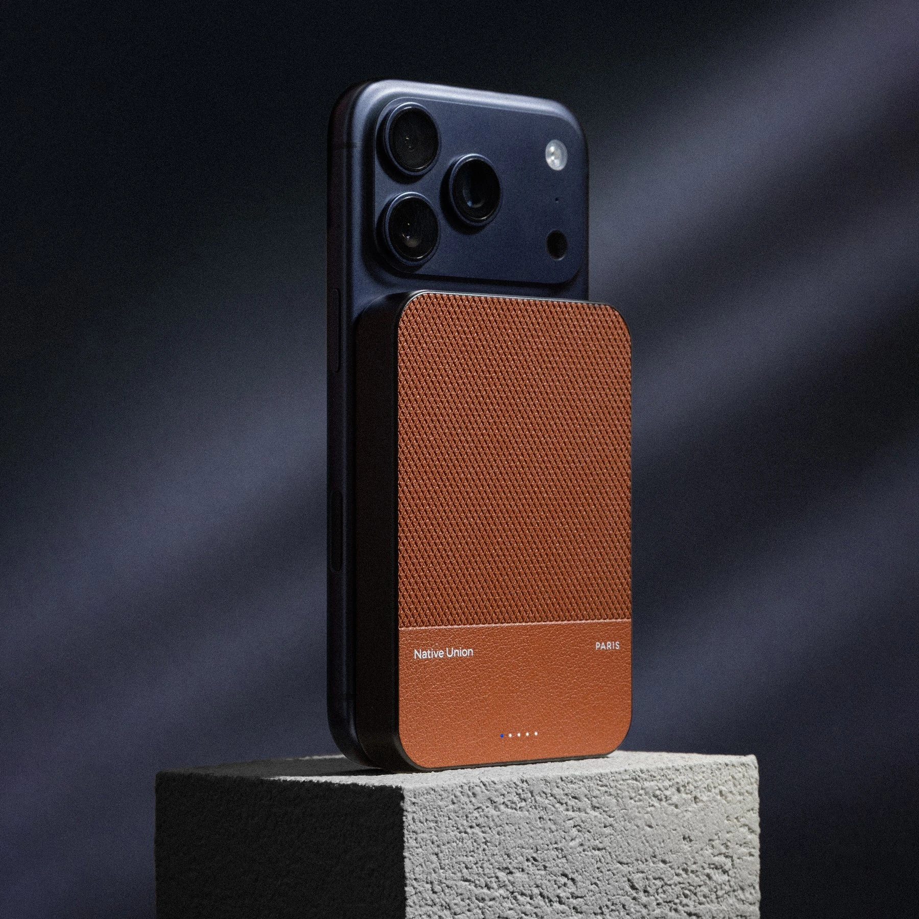 Магнітний павербанк Native Union (Re) Classic Magnetic Power Bank 10 000mAh - Tan (PB-10KMS-TAN)