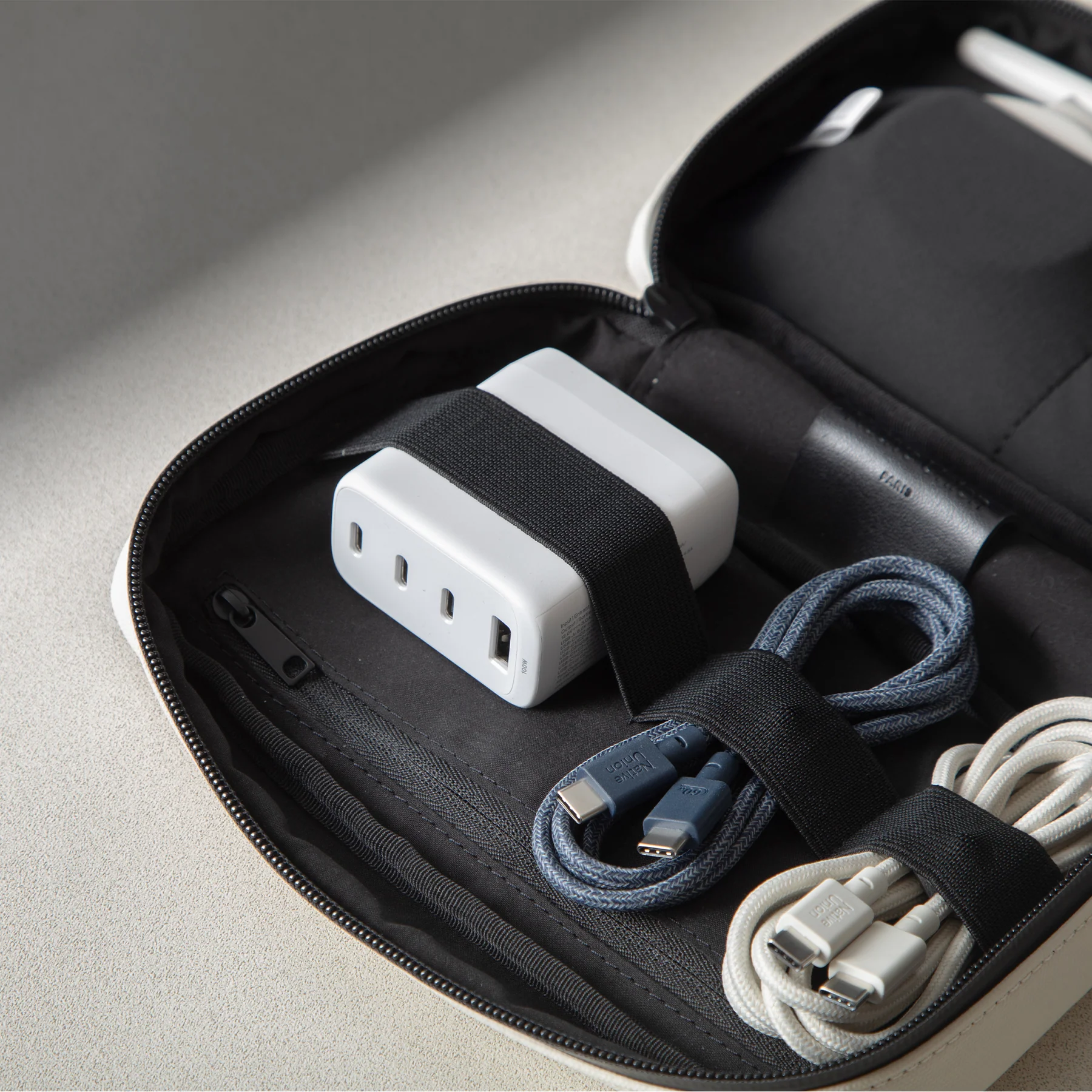 Мережевий зарядний пристрій Native Union Fast GaN Charger PD 100W - White (FAST-PD100-WHT-EU)