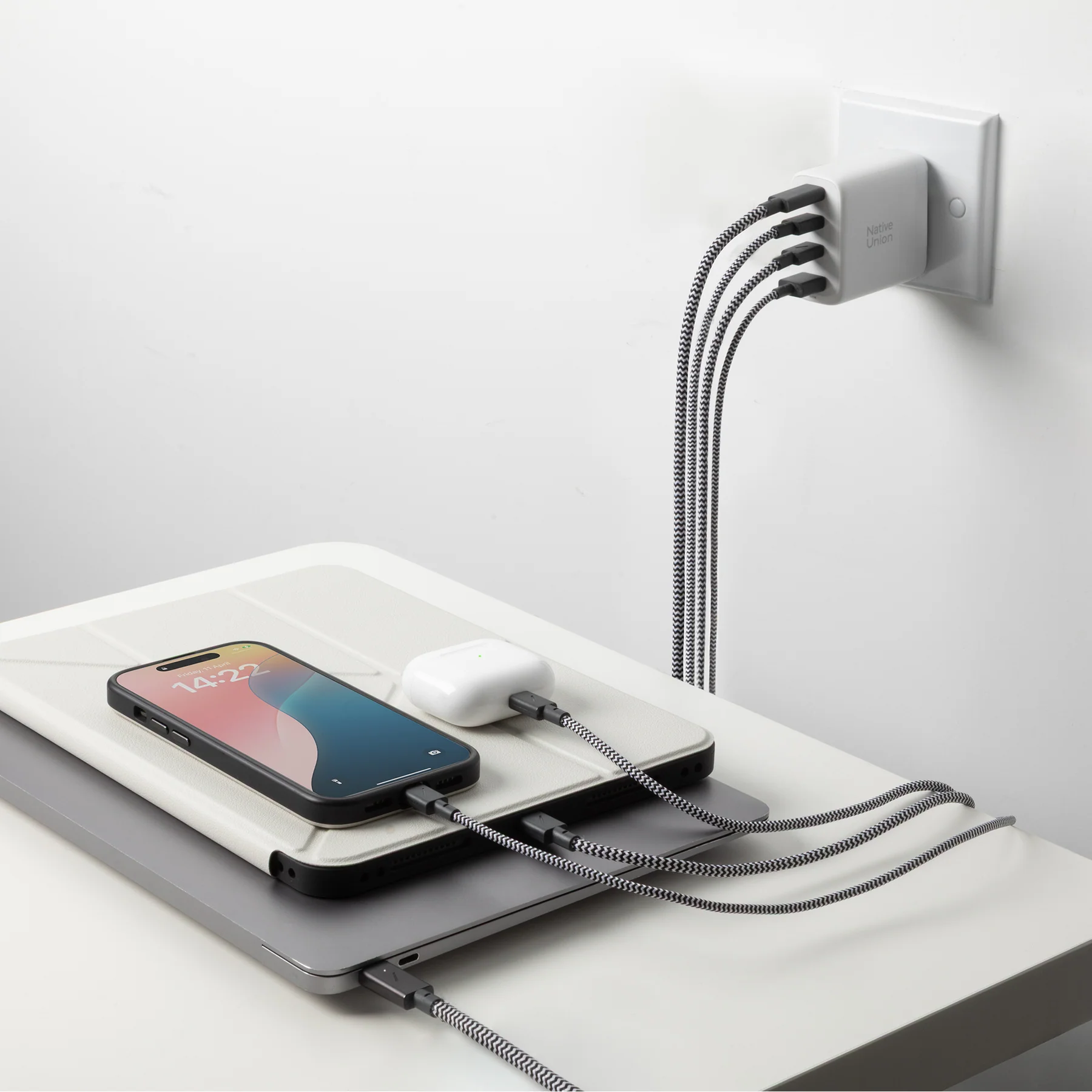 Мережевий зарядний пристрій Native Union Fast GaN Charger PD 100W - White (FAST-PD100-WHT-EU)