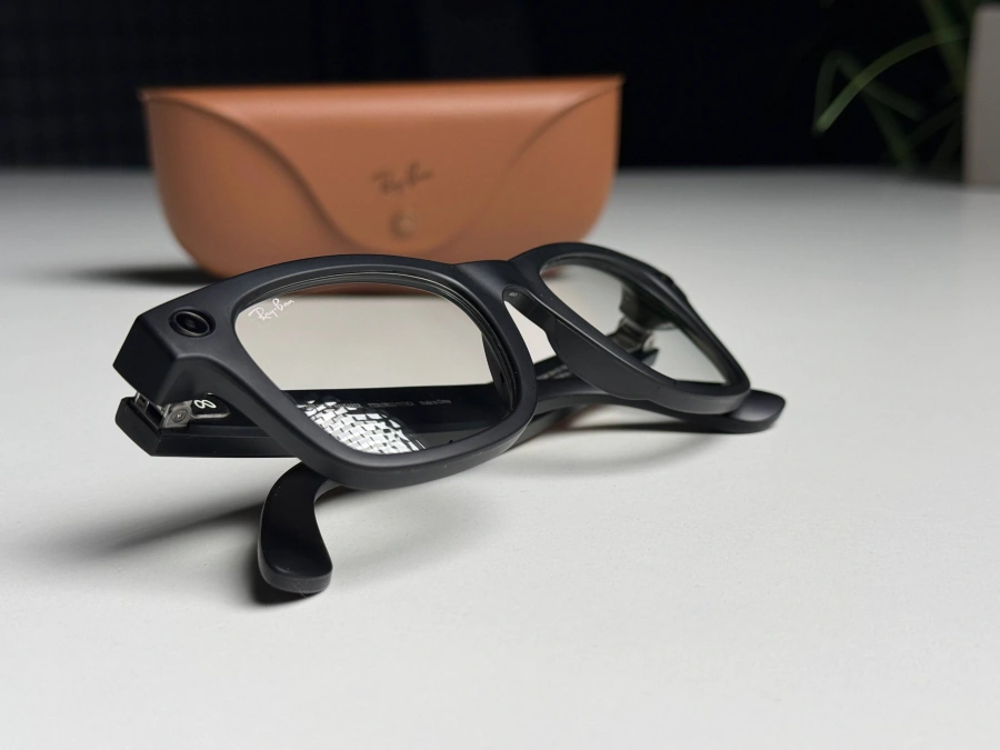 ВІТРИННІ Смарт-окуляри Ray-Ban | Meta Wayfarer Standard - Matte Black / Clear to G-15 Green Transitions (RW4006 601SM1 50-22) - Стан: гарний | Акумулятор: 100% | Комплектація: повний | Гарантія: 3 міс.