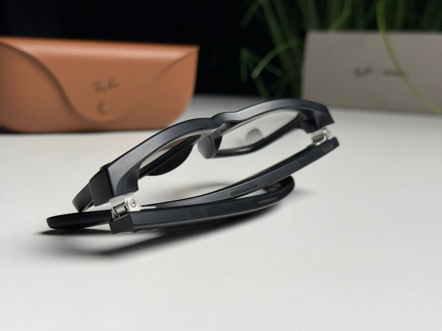 ВІТРИННІ Смарт-окуляри Ray-Ban | Meta Wayfarer Standard - Matte Black / Clear to G-15 Green Transitions (RW4006 601SM1 50-22) - Стан: гарний | Акумулятор: 100% | Комплектація: повний | Гарантія: 3 міс.