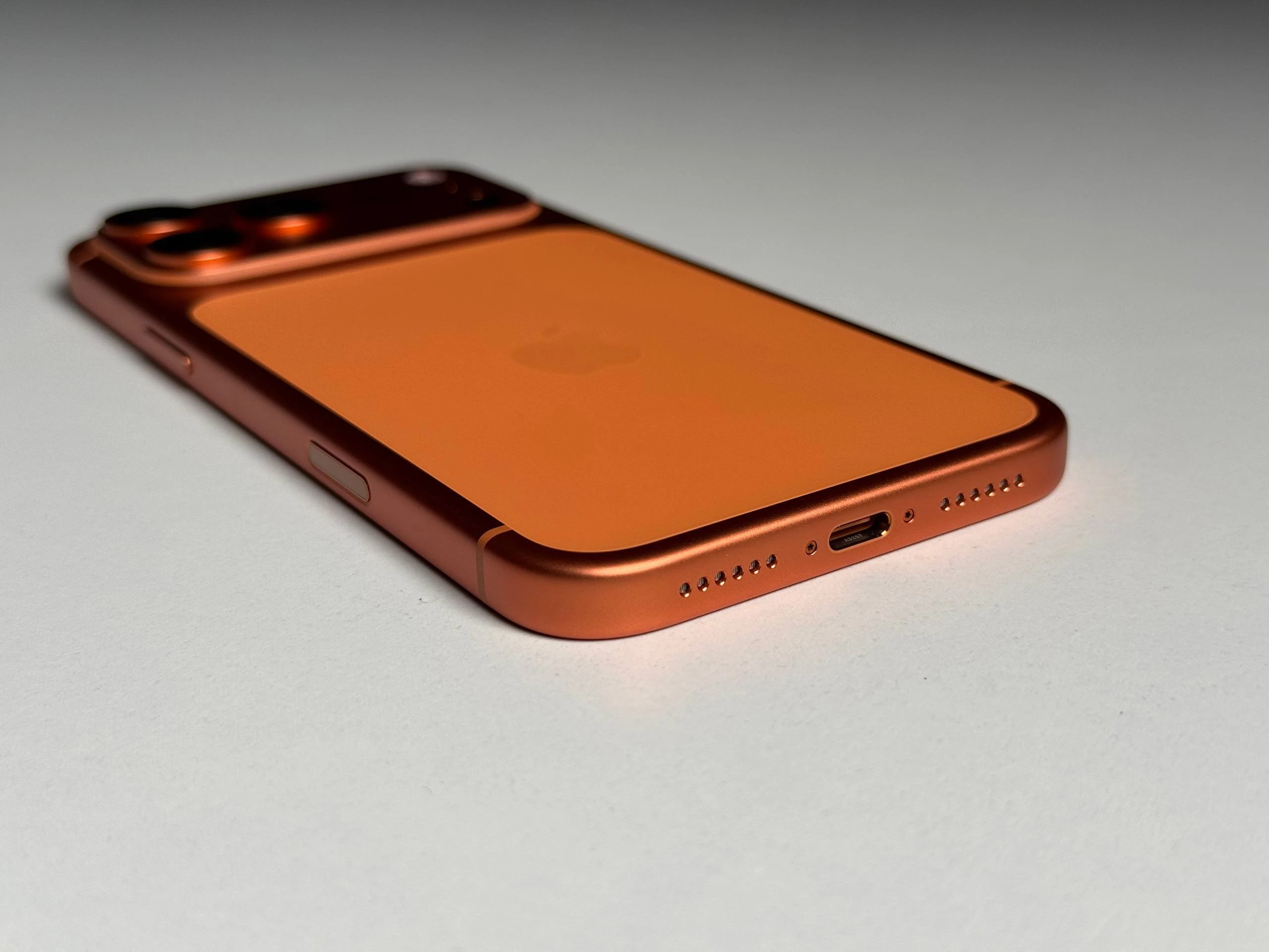 ВІТРИННИЙ Apple iPhone 17 Pro Max 2TB eSim Cosmic Orange (MFXT4, MFYK4) - Стан: ідеальний | Акумулятор: 100% | Комплектація: iPhone, кабель | Гарантія: 3 міс.
