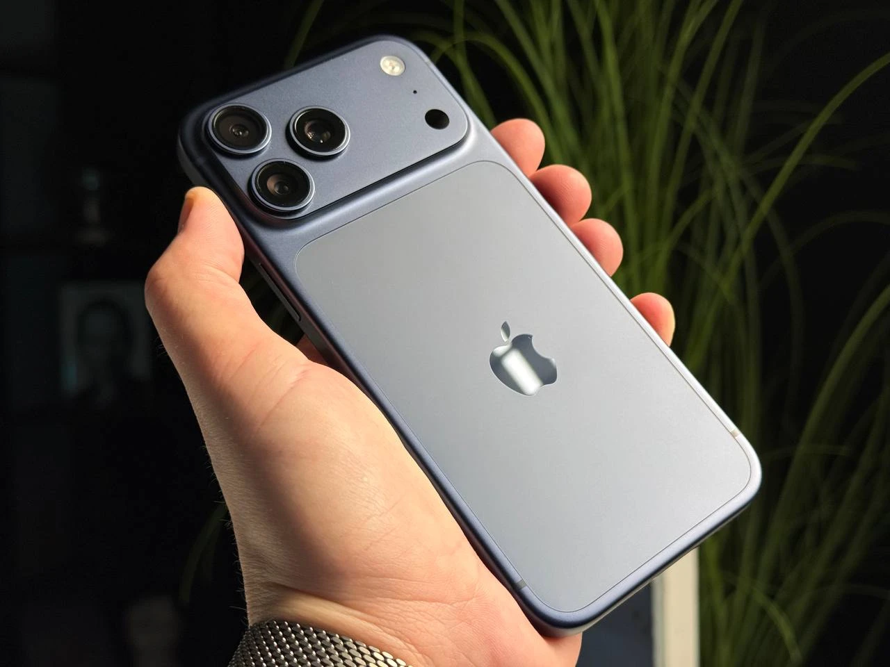 ВІТРИННИЙ Apple iPhone 17 Pro Max 512GB Deep Blue (MFYU4) - Стан: ідеальний | Акумулятор: 100% | Комплектація: повний | Гарантія: 3 міс.