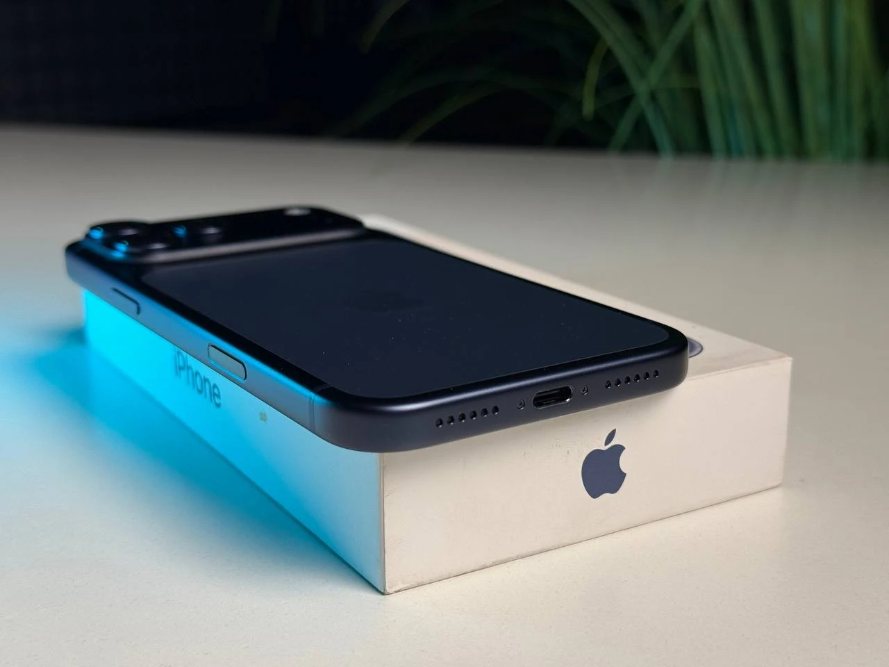 ВІТРИННИЙ Apple iPhone 17 Pro Max 512GB Deep Blue (MFYU4) - Стан: ідеальний | Акумулятор: 100% | Комплектація: повний | Гарантія: 3 міс.