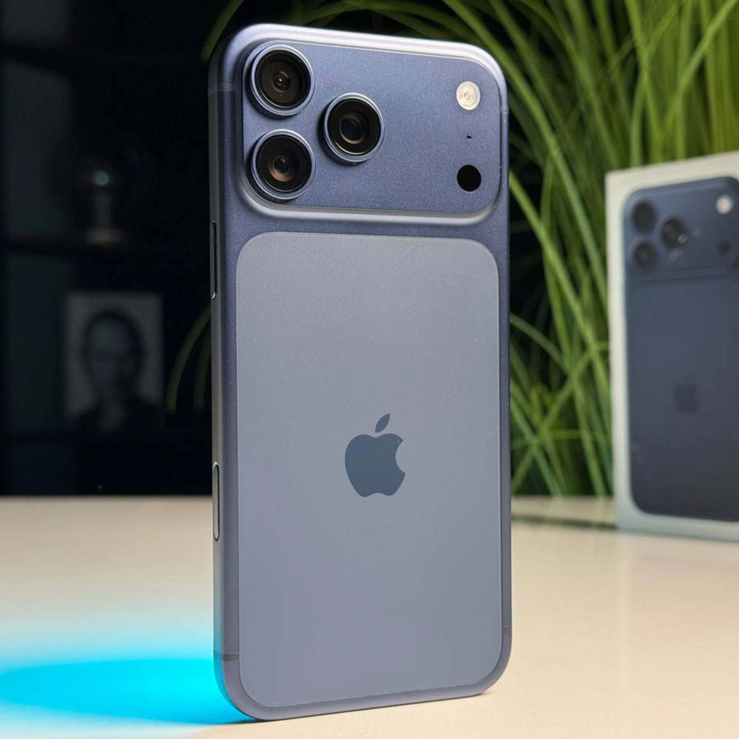 ВІТРИННИЙ Apple iPhone 17 Pro Max 512GB Deep Blue (MFYU4) - Стан: ідеальний | Акумулятор: 100% | Комплектація: повний | Гарантія: 3 міс.