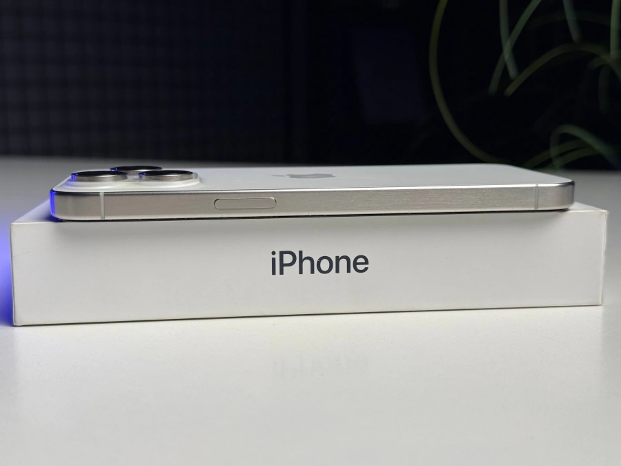 ВЖИВАНИЙ Б/У Apple iPhone 15 Pro Max 512GB White Titanium (MU7D3) - Стан: гарний | Акумулятор: 100% | Комплектація: iPhone, кабель | Гарантія: 3 міс.