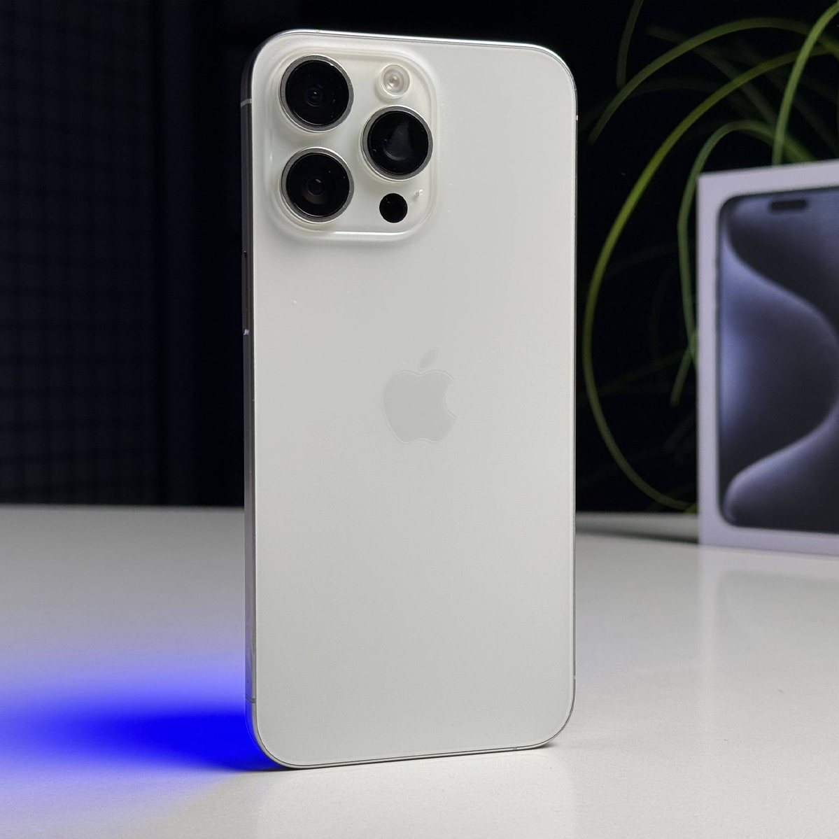 ВЖИВАНИЙ Б/У Apple iPhone 15 Pro Max 512GB White Titanium (MU7D3) - Состояние: хороший | Аккумулятор: 100% | Комплектация: iPhone, кабель | Гарантия: 3 мес.