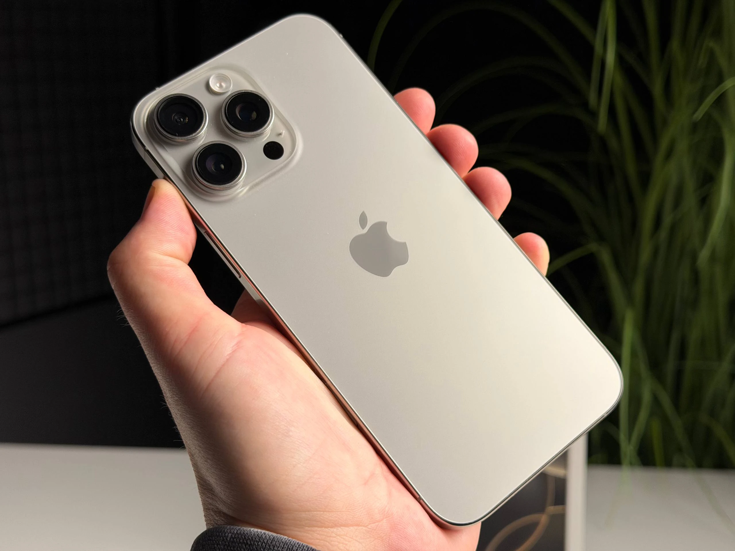 ВЖИВАНИЙ Б/У Apple iPhone 16 Pro Max 1TB Natural Titanium (MYX73) - Стан: гарний | Акумулятор: 94% | Комплектація: повний | Гарантія: 3 міс.