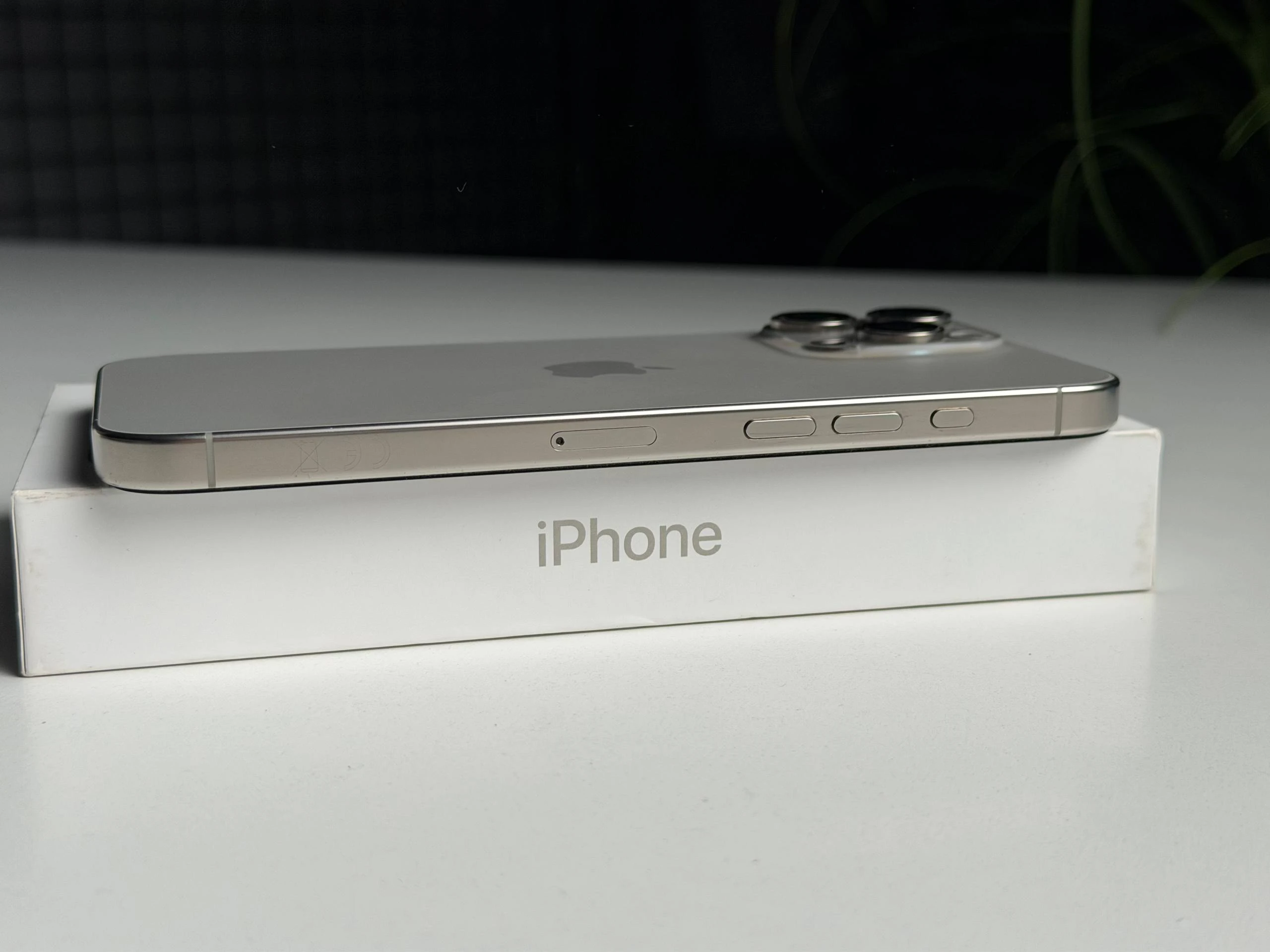 ВЖИВАНИЙ Б/У Apple iPhone 16 Pro Max 1TB Natural Titanium (MYX73) - Стан: гарний | Акумулятор: 94% | Комплектація: повний | Гарантія: 3 міс.