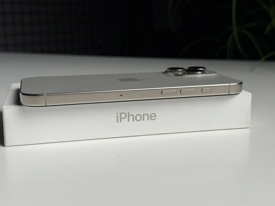 ВЖИВАНИЙ Б/У Apple iPhone 16 Pro Max 1TB Natural Titanium (MYX73) - Стан: гарний | Акумулятор: 94% | Комплектація: повний | Гарантія: 3 міс.