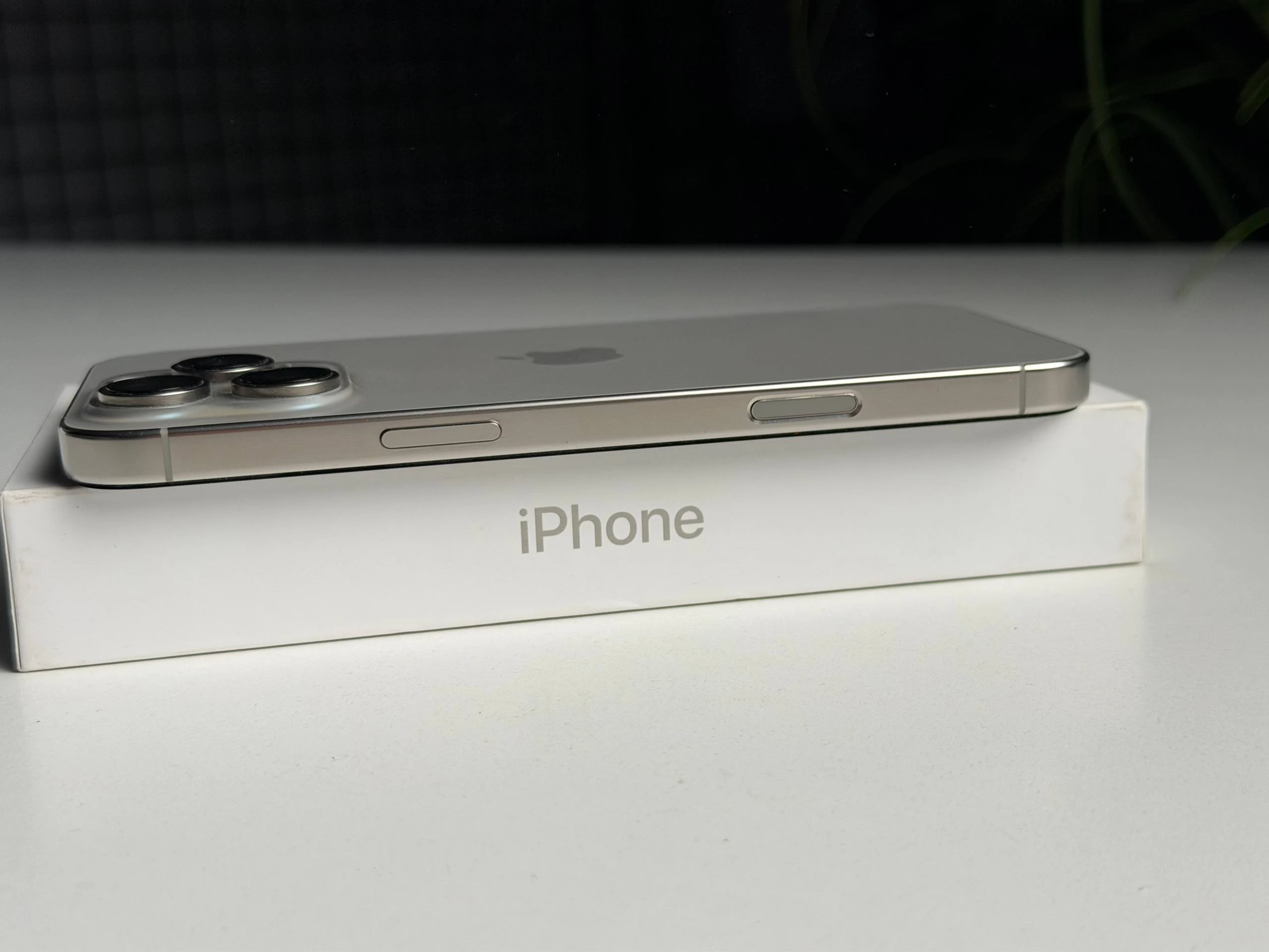 ВЖИВАНИЙ Б/У Apple iPhone 16 Pro Max 1TB Natural Titanium (MYX73) - Стан: гарний | Акумулятор: 94% | Комплектація: повний | Гарантія: 3 міс.