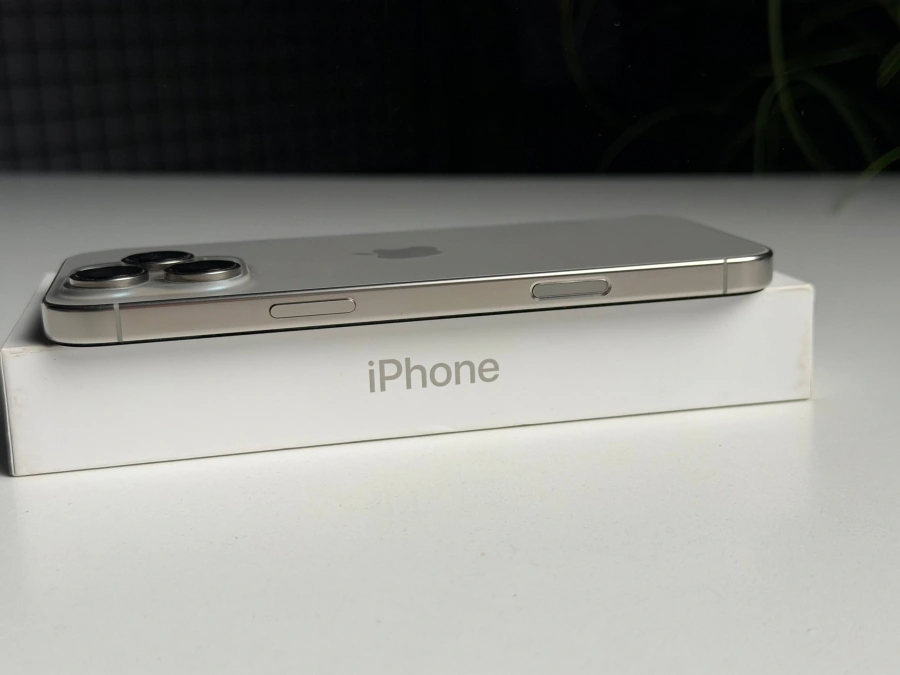 ВЖИВАНИЙ Б/У Apple iPhone 16 Pro Max 1TB Natural Titanium (MYX73) - Стан: гарний | Акумулятор: 94% | Комплектація: повний | Гарантія: 3 міс.