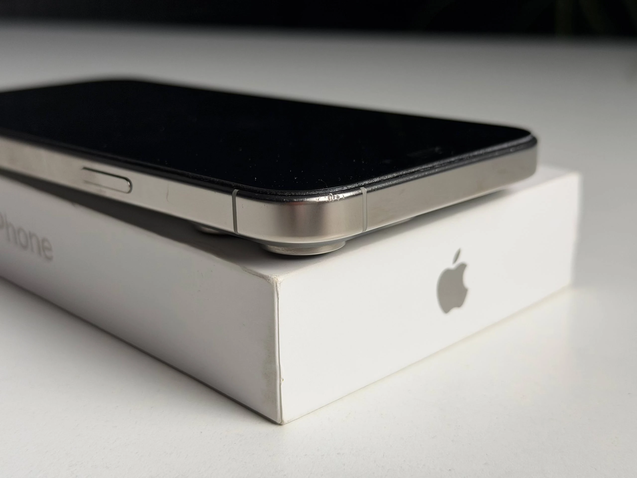 ВЖИВАНИЙ Б/У Apple iPhone 16 Pro Max 1TB Natural Titanium (MYX73) - Стан: гарний | Акумулятор: 94% | Комплектація: повний | Гарантія: 3 міс.