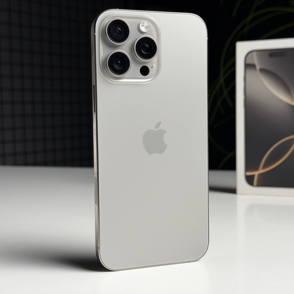 ВЖИВАНИЙ Б/У Apple iPhone 16 Pro Max 1TB Natural Titanium (MYX73) - Стан: гарний | Акумулятор: 94% | Комплектація: повний | Гарантія: 3 міс.