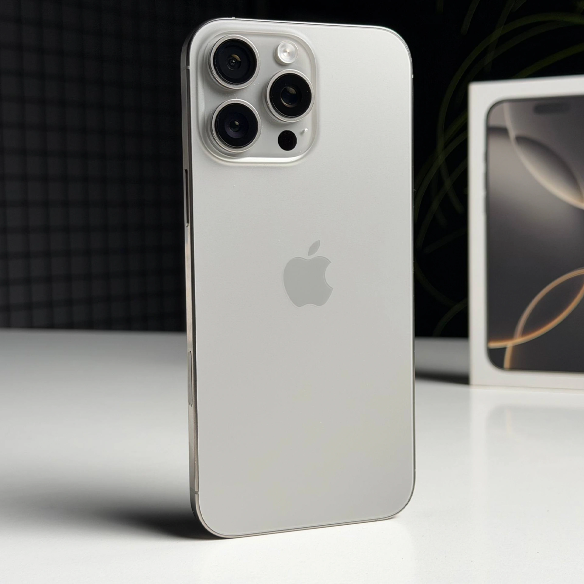 ВЖИВАНИЙ Б/У Apple iPhone 16 Pro Max 1TB Natural Titanium (MYX73) - Стан: гарний | Акумулятор: 94% | Комплектація: повний | Гарантія: 3 міс.