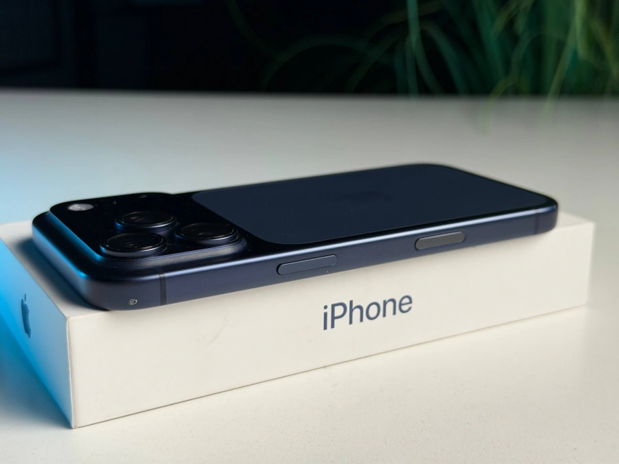 ВЖИВАНИЙ Б/У Apple iPhone 17 Pro 512GB Deep Blue (MG8N4) - Стан: гарний | Акумулятор: 100% | Комплектація: повний | Гарантія: 3 міс.