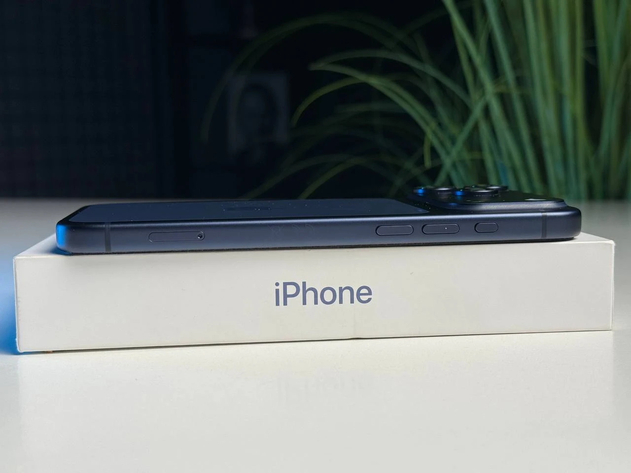 ВЖИВАНИЙ Б/У Apple iPhone 17 Pro Max 512GB Deep Blue (MFYU4) - Стан: гарний | Акумулятор: 100% | Комплектація: повний | Гарантія: 3 міс.