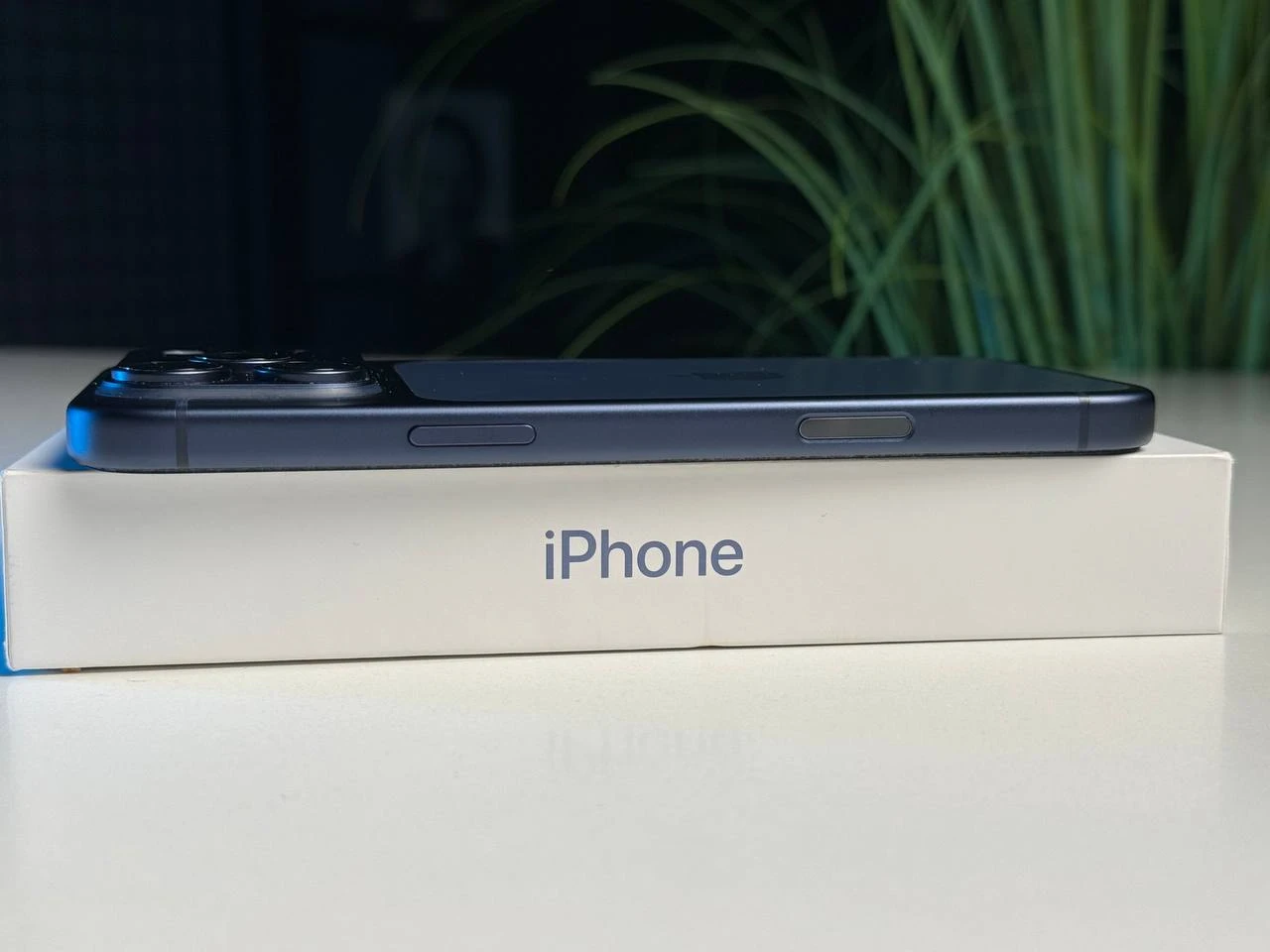 ВЖИВАНИЙ Б/У Apple iPhone 17 Pro Max 512GB Deep Blue (MFYU4) - Стан: гарний | Акумулятор: 100% | Комплектація: повний | Гарантія: 3 міс.