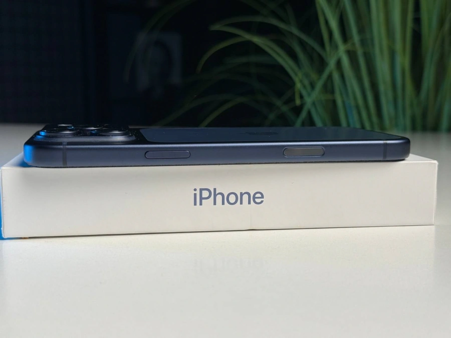 ВЖИВАНИЙ Б/У Apple iPhone 17 Pro Max 512GB Deep Blue (MFYU4) - Стан: гарний | Акумулятор: 100% | Комплектація: повний | Гарантія: 3 міс.