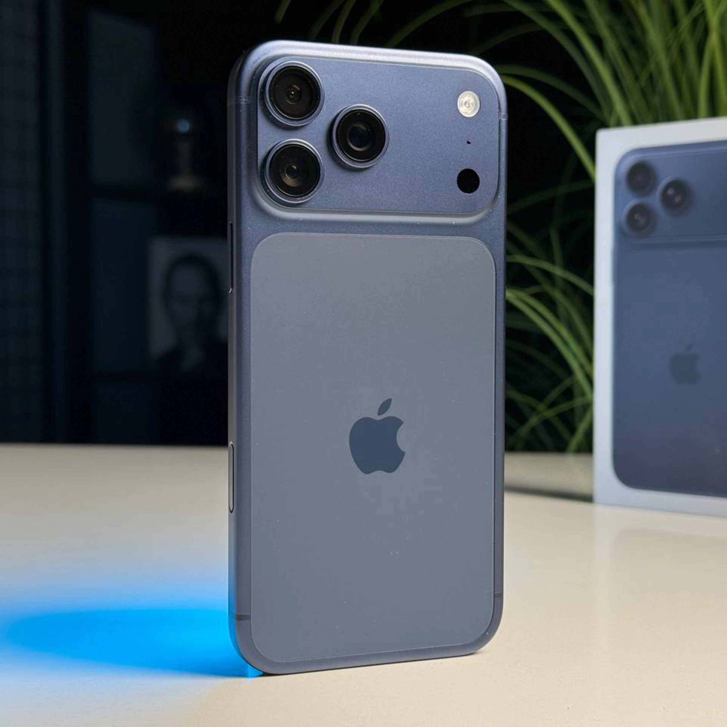 ВЖИВАНИЙ Б/У Apple iPhone 17 Pro Max 512GB Deep Blue (MFYU4) - Стан: гарний | Акумулятор: 100% | Комплектація: повний | Гарантія: 3 міс.