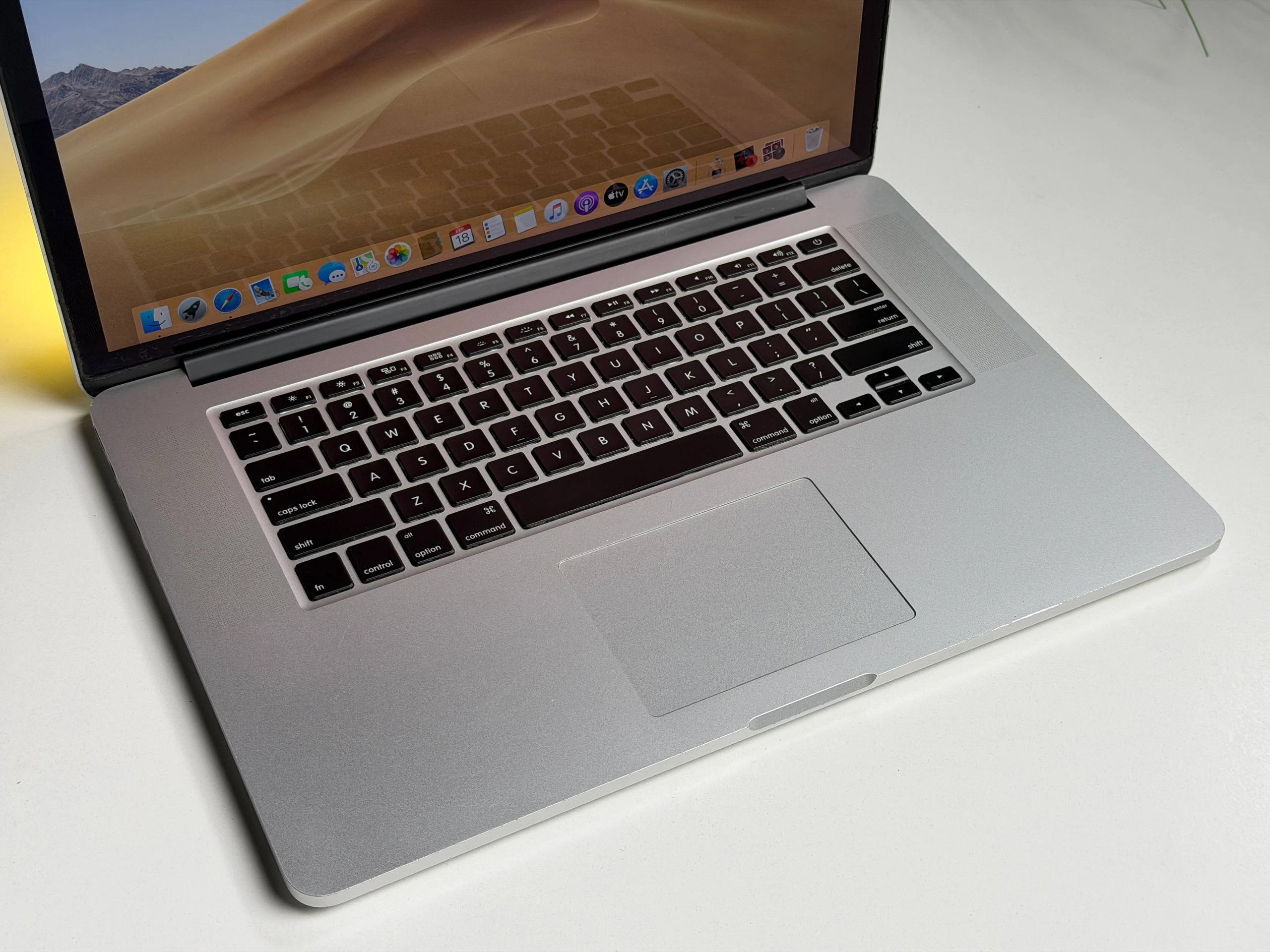 ВЖИВАНИЙ Б/У Apple MacBook Pro 15" i7/16GB/512GB (MGXC2) 2014 - Стан: гарний | Акумулятор: 100% | Комплектація: MacBook, зарядка | Гарантія: 3 міс.