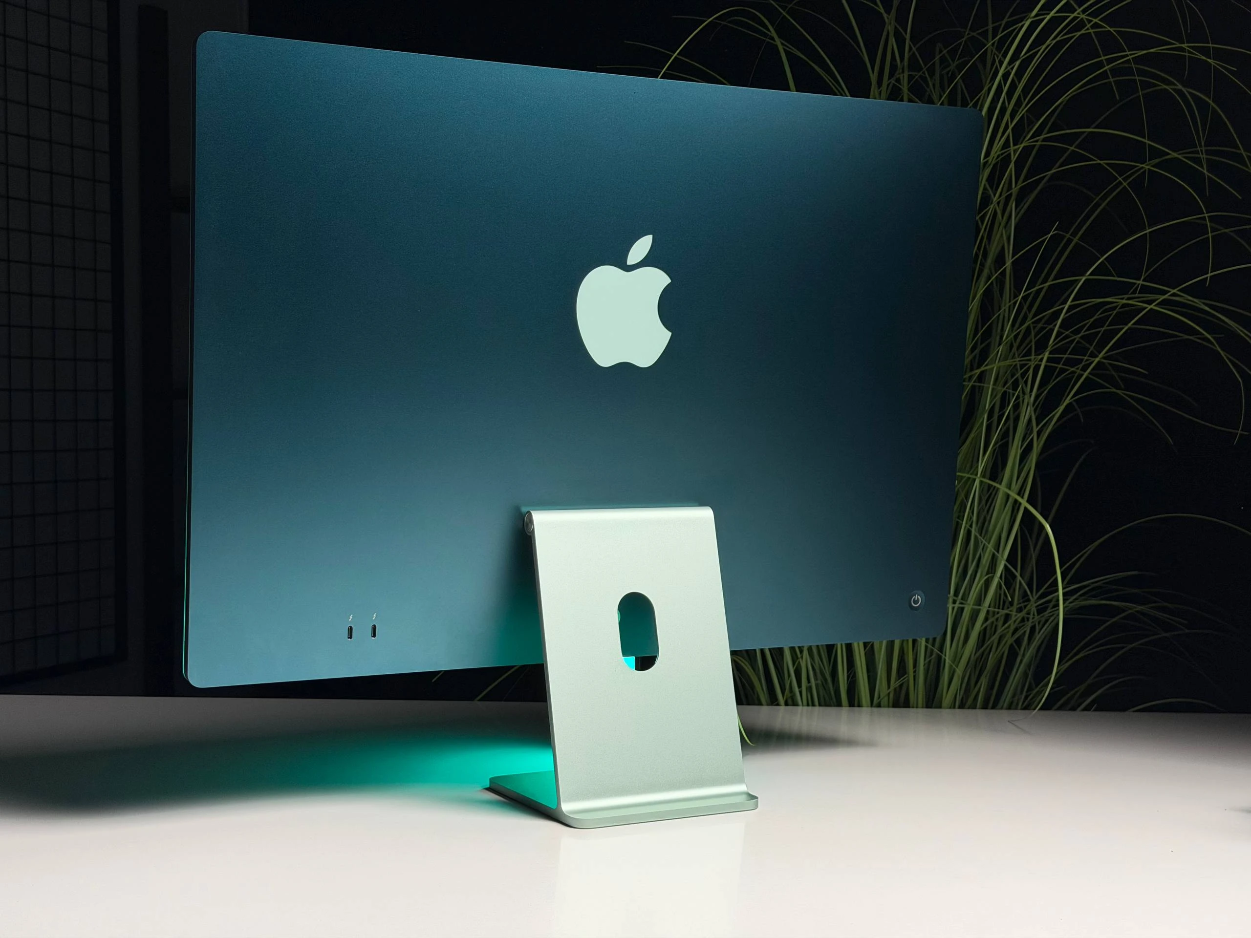 ВЖИВАНИЙ Б/У iMac 24" 4.5K Green M1/8GB/256SSD (MJV83) 2021 - Состояние: хорошее | Комплектация: полный | Гарантия: 3 мес.