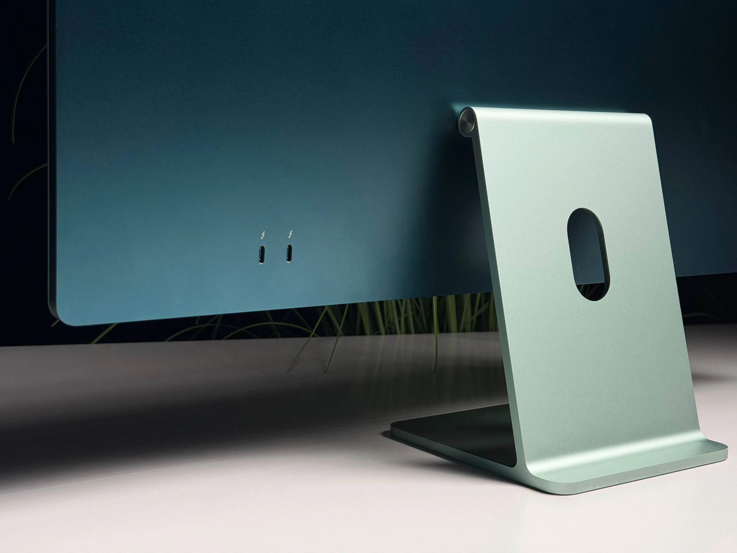 ВЖИВАНИЙ Б/У iMac 24" 4.5K Green M1/8GB/256SSD (MJV83) 2021 - Состояние: хорошее | Комплектация: полный | Гарантия: 3 мес.