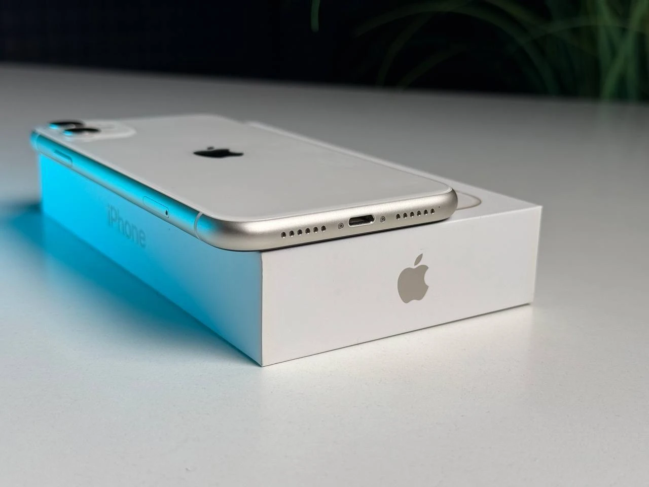 ВЖИВАНИЙ Б/У Apple iPhone 11 128GB White (MHCY3, MHDJ3) Slim Box - Состояние: хороший | Аккумулятор: 88% | Комплектация: полный | Гарантия: 3 мес.