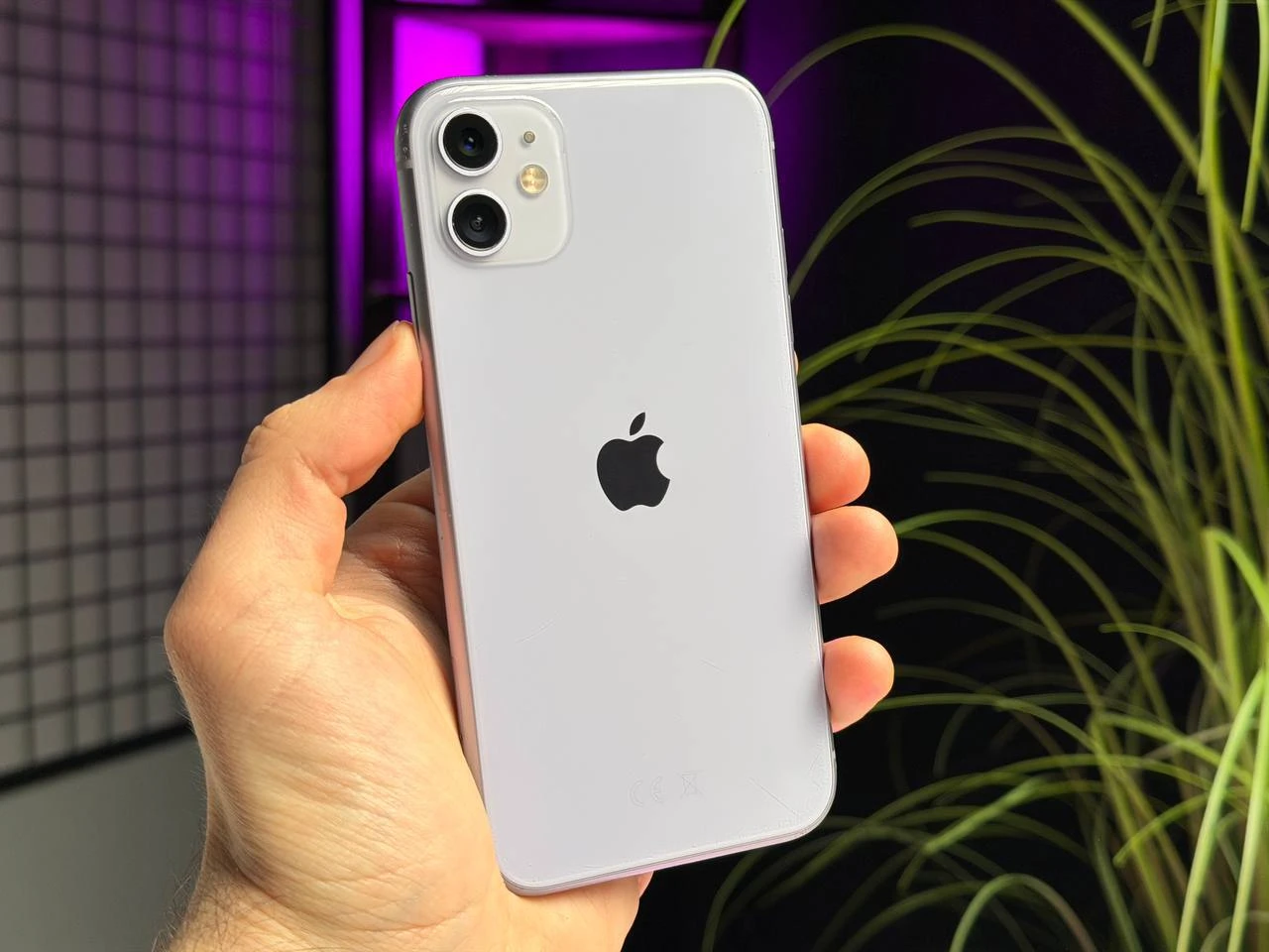 ВЖИВАНИЙ Б/У Apple iPhone 11 256GB Purple (MWLQ2) - Стан: задовільний | Акумулятор: 100% | Комплектація: iPhone, кабель | Гарантія: 3 міс.