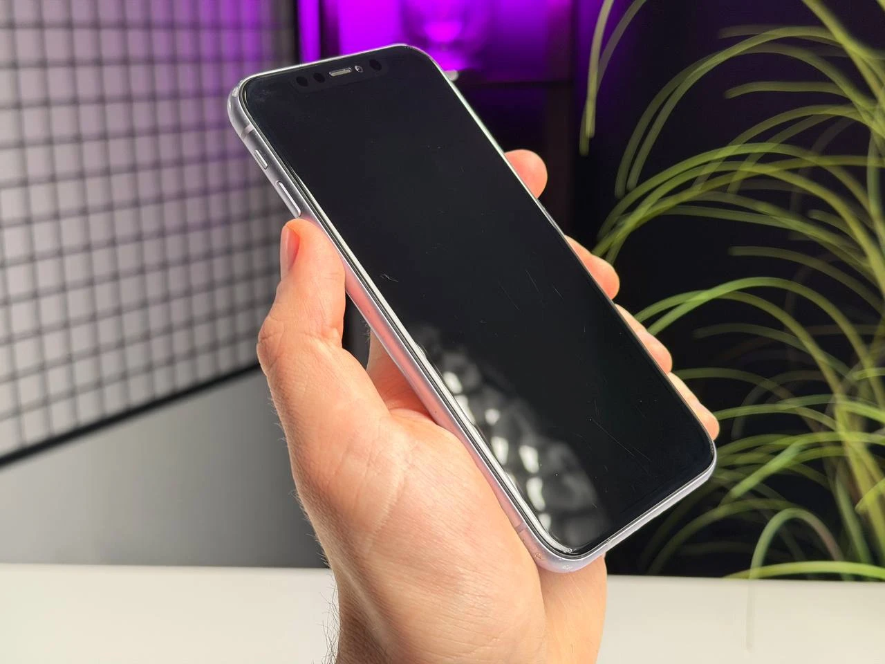 ВЖИВАНИЙ Б/У Apple iPhone 11 256GB Purple (MWLQ2) - Стан: задовільний | Акумулятор: 100% | Комплектація: iPhone, кабель | Гарантія: 3 міс.